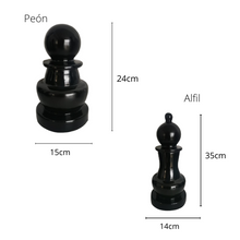 Cargar imagen en el visor de la galería, juego ajedrez decorativo negro. figuras de decoración figurillas
