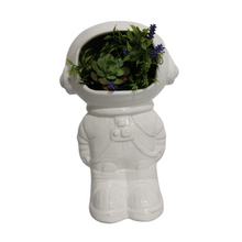 Cargar imagen en el visor de la galería, maceta-decorativa-astronauta-figura-adorno-ceramica
